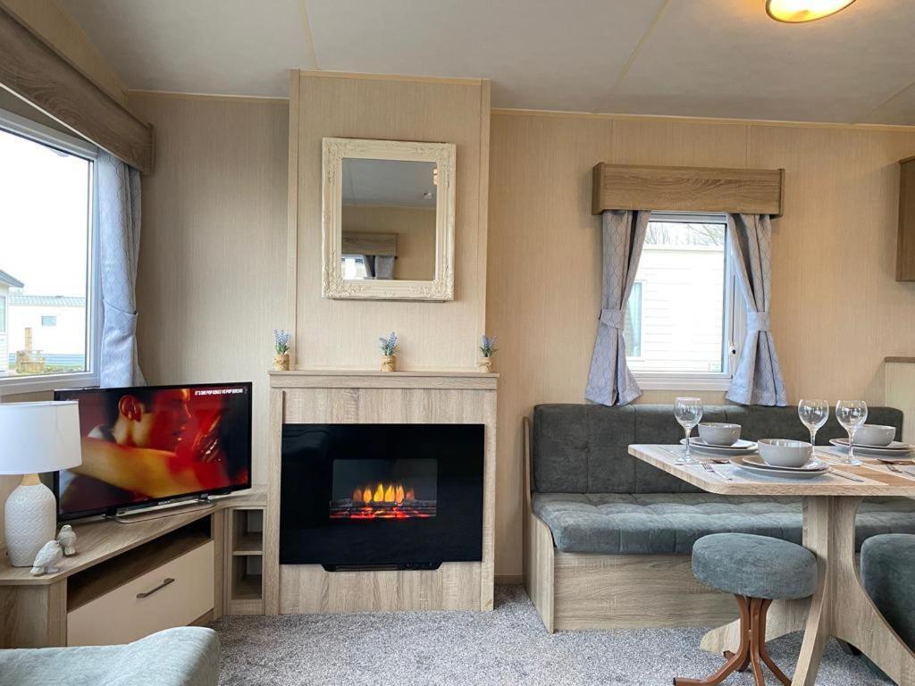 Holiday home Angella's Caravan - *