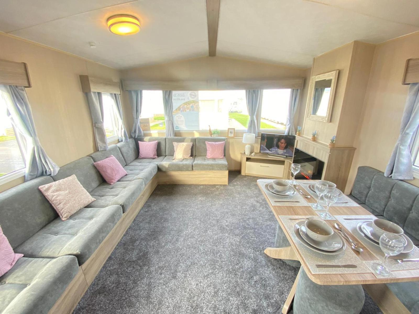 Angella's Caravan - Holiday home *